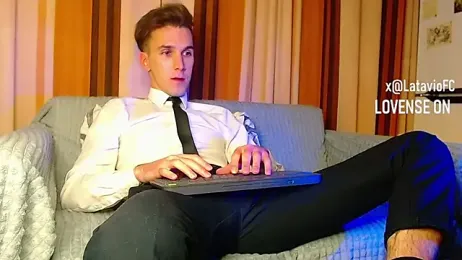 Midnighter_ webcam model stream image