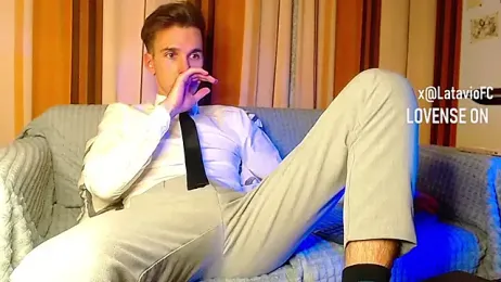 Midnighter_ webcam model stream image