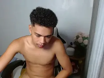 curlyasian_njxx webcam model stream image