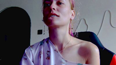 Karoline121 webcam model stream image