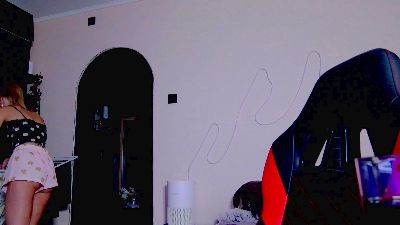 Karoline121 webcam model stream image