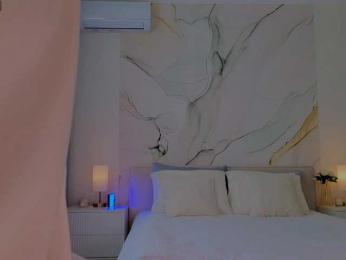 Naoomi webcam model stream image