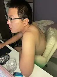 YoY-man webcam model stream image