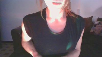 ElleestOuu webcam model stream image