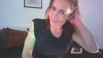 ElleestOuu webcam model stream image