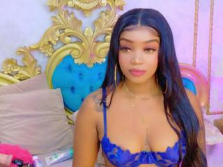 Reven Mayers webcam model stream image