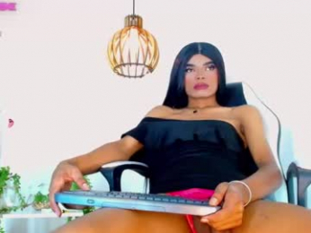 lara_brunette webcam model stream image