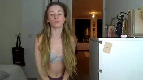 GoldenHoney webcam model stream image