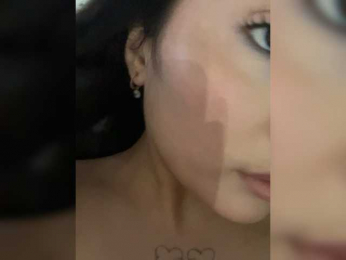 M0nikaa webcam model stream image