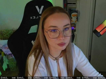 Emili1- webcam bongacams model stream image