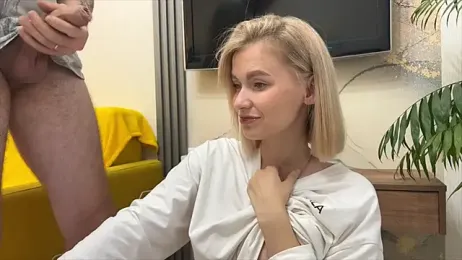 Adelovenick webcam model stream image