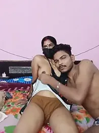 Кадр эфира Hoti-bhabhi на Stripchat
