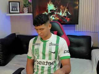 Yei Sant webcam model stream image