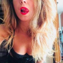 MissGi webcam model stream image