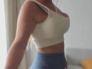 Janine Mary webcam model stream image