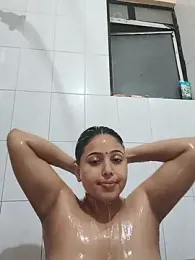 Cute-Simmi69 webcam stripchat model stream image