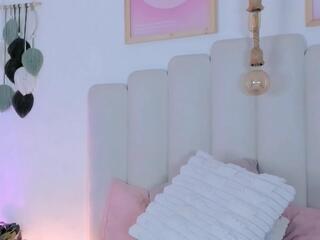 Pearl Moon webcam model stream image
