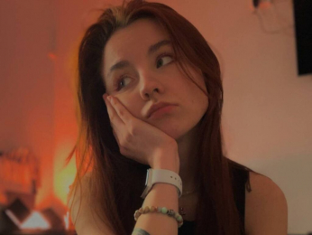 DivinaGazza webcam model stream image