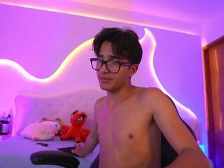 Attlas Moon webcam model stream image