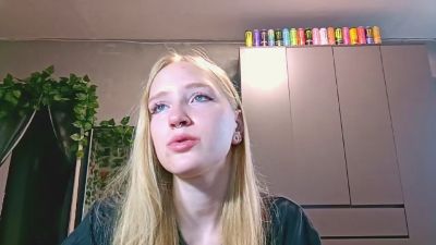 OletaGuderian webcam model stream image
