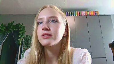 OletaGuderian webcam model stream image