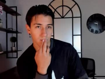 andyjoy_ webcam model stream image