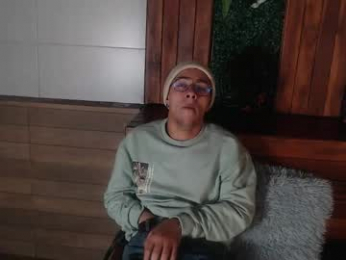 andyjoy_ webcam model stream image