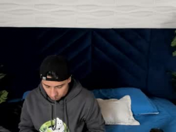 andyjoy_ webcam model stream image