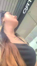 SarahRusso webcam model stream image