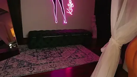 Katyerave webcam stripchat model stream image