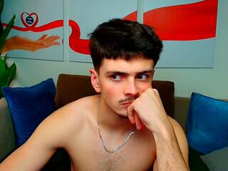 Leon Angelov webcam model stream image