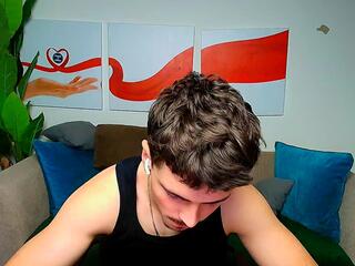 Leon Angelov webcam model stream image