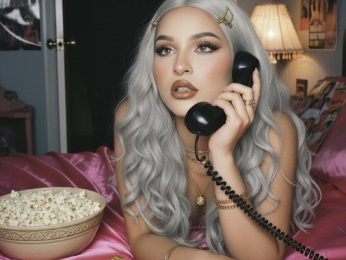 BellaLightwood webcam model stream image