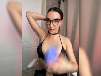 Vivien_ webcam model stream image