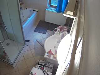 voyeurcam-julmodels-bath-2nd-2 webcam model stream image