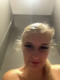 Betsy webcam model stream image