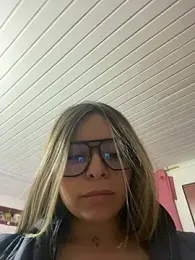 CristalGmez webcam model stream image