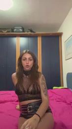lolaa22 webcam preview