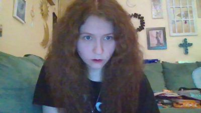 QueenCrimson webcam cam4 model stream image