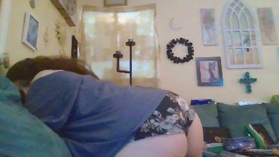 QueenCrimson webcam model stream image