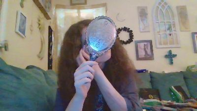 QueenCrimson webcam model stream image