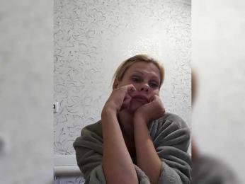 JulieSilver webcam bongacams model stream image