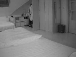 voyeurcam-julmodels-bed-1 webcam model stream image