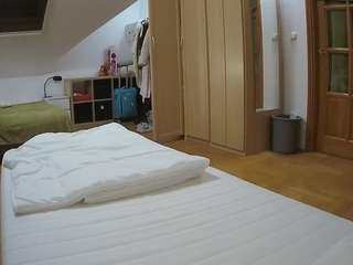 voyeurcam-julmodels-bed-1 webcam model stream image