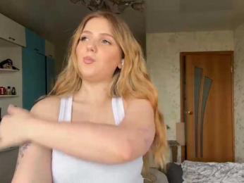 LapfulFluffX webcam bongacams model stream image