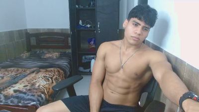 TylerGolt823 webcam model stream image