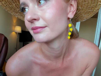 MissMotivated webcam bongacams model stream image