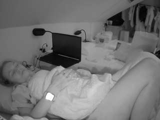 voyeurcam-julmodels-bed-4 webcam model stream image