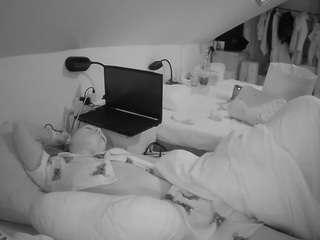 voyeurcam-julmodels-bed-4 webcam model stream image