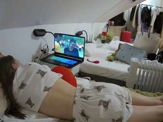 voyeurcam-julmodels-bed-4 webcam model stream image